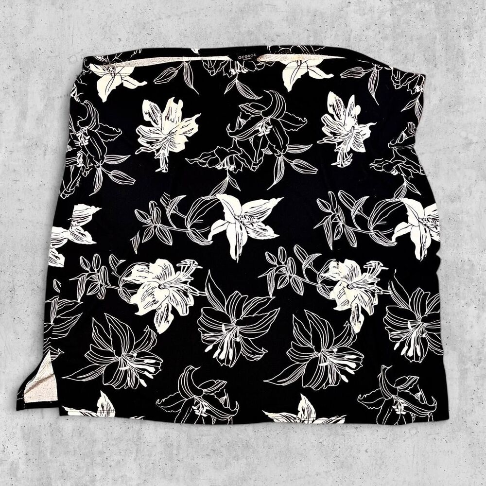 George Woman black & white floral size 22W/24W